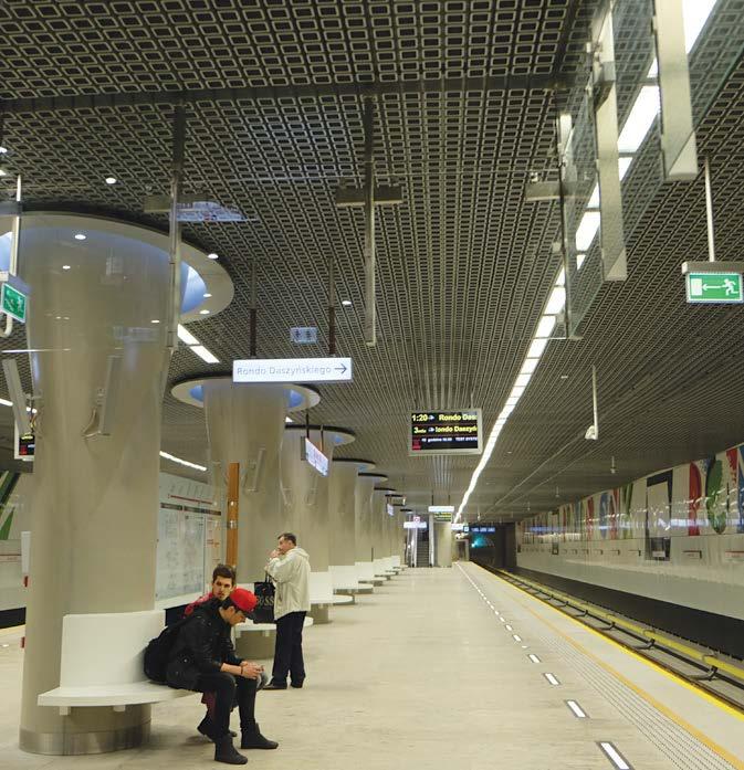 Şehir merkezindeki Rondo Daszynskiego İstasyonu ile Dworzec Wilenski İstasyonu arasında 6,3 km uzunluğundadır. Varşova Metrosu 2.