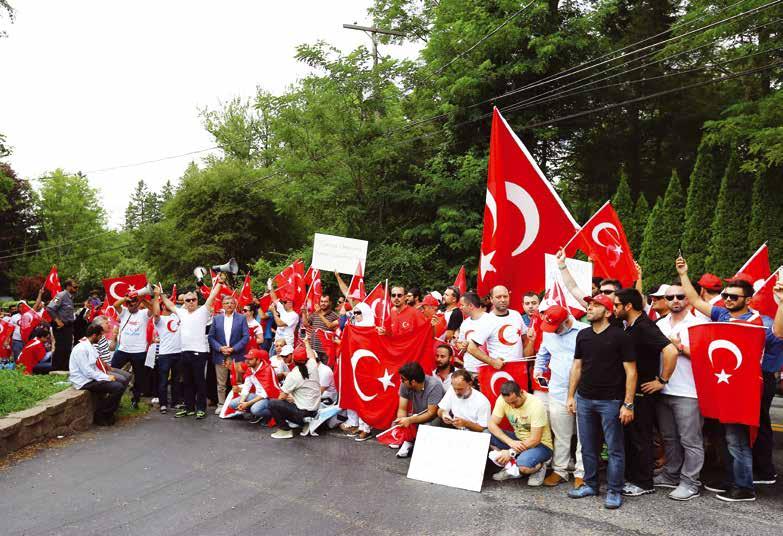 ABD/PENSİLVANYA ABD de yaşayan Türkler, Fetullahçı Terör Örgütünün (FETÖ) darbe girişimini protesto için FETÖ elebaşı