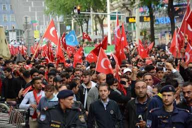 DÜNYAYA DARBE GİRİŞİMİ PÜSKÜRTÜLDÜ MESAJI Cumhurbaşkanı Recep Tayyip Erdoğan, CNN International dan Becky Anderson a