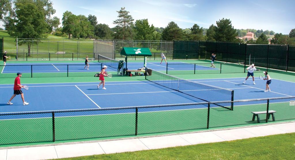 Farklı spor dalları ile sosyal yaşamınıza renk katın! Golfkent in yaşam kalitesini artırmak için proje alanında açık ve kapalı alanda tenis kortları tasarlandı.
