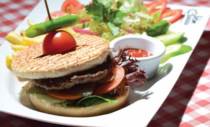 Burger Çeşitleri Tavuk Burger 17.00 Tavuk burger köfte, patates cipsi, domates, salatalık, mevsim yeşilliği, turşu ve sos ile Hamburger 19.