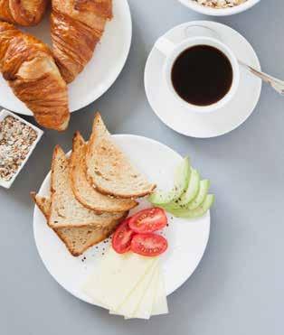 kızartma, eritme peynir, hellim peyniri, lavaş, simit-poğaça, kakaolu kek ve sınırsız çay ile Menemen Sucuklu Yumurta Peynirli