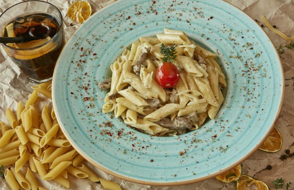 Penne Al Carne MAKARNA Fettuccine Con Pollo Penne Al Carne 26 Kalem makarna, jülyen bonfile parcaları, mantar, sarımsak, fesleğen,krema ve parmesan peyniri ile