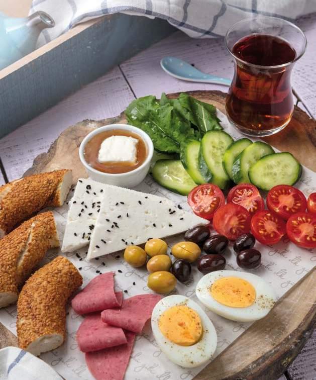 sahine, taze kekikli salça, menemen, kaymaklı domates reçeli, turunç reçeli, ceviz, roka, tereyağı, patatesli roll börek, su böreği, sınırsız