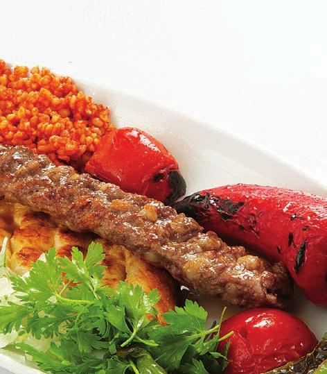 kebaplar adana anadolu kebabı tereyağlı pide üzerine sotelenmiş et,