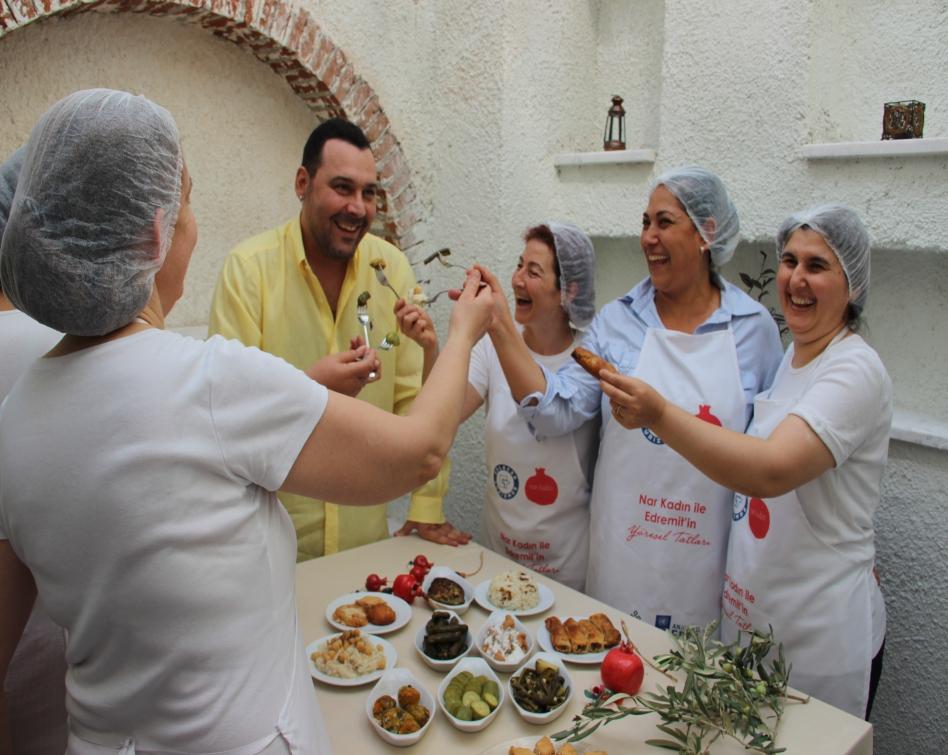 nar Kadın Edremit Yöresel Lezzetleri projesi ile hayata geçirilen etkinlik kapsamında Edremit'in yüzü 'Yaşar' yöresel yemeklerini