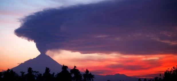 Doğal İklim Değişikliği Volkanlar Volkan patlamalarıyla atmosfere ulaşan küller ve gazlar güneş ışığının dünyaya