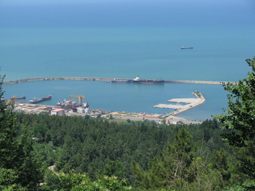 Ünye Limanı 1987 yılında yapımına başlanmış ve 1990 lı yılların başında hizmete girmiştir.