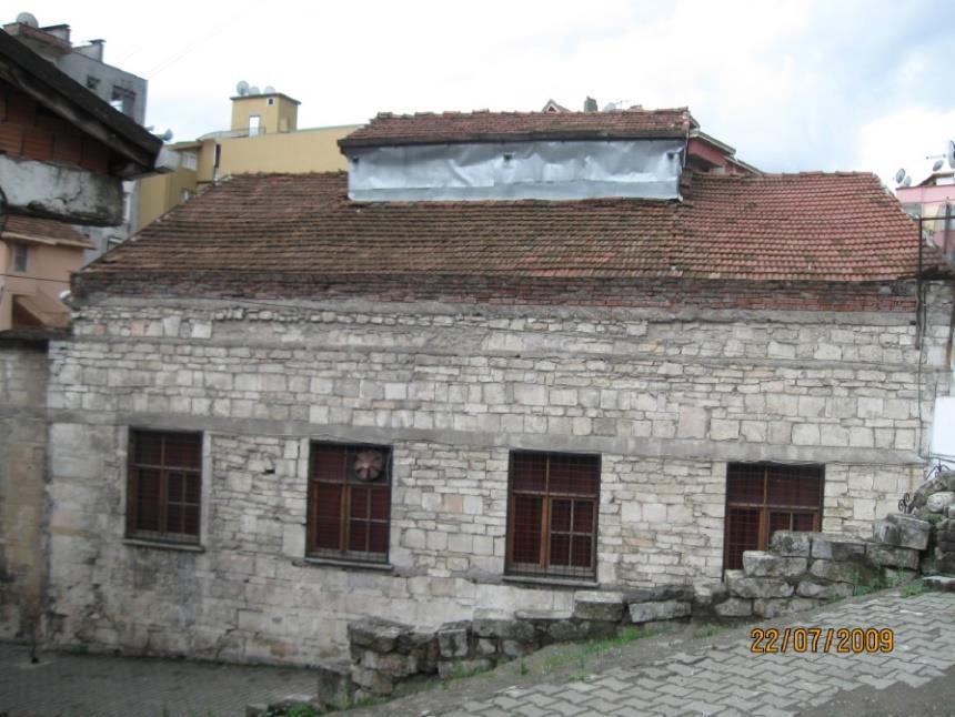 Kilise; Ortayılmazlar Mahallesi sınırları içinde Yalı Mevkiindeki Kilise Kesme taştan yapılmış,