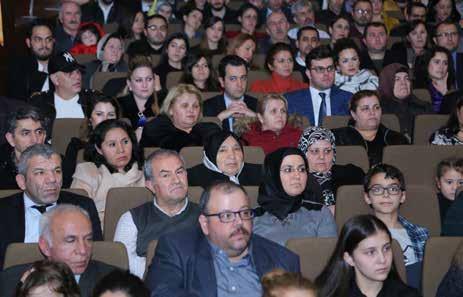 Zorlu bir sınavı geri bırakarak ruhsatlarına kavuşan meslek mensupları, Oda Başkanımız Yücel Akdemir in elinden ruhsatlarını teslim aldılar.