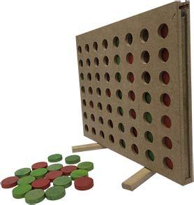 Küreyer ise, iki kişinin küreleri sırayla oyun tahtasına yerleştirmesine dayanan bir strateji oyunudur. Son küreyi yerleştiren kişi oyunu kazanır.