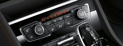 Sistem idrive Dokunmatik Butonu, doğrudan menü kontrolü düğmeleri ve altı ya da sekiz işlevsel yer işareti, ses kontrolü veya etkileşimli bölme grafikler içeren dokunmatik ekran aracılığıyla sezgisel