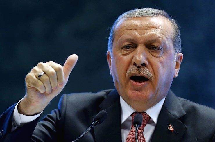 Sanatçı Ferhat Tunç hakkında Erdoğan a hakaret ten soruşturma Sanatçı Ferhat Tunç hakkında Cumhurbaşkanı Erdoğan'a hakaret ettiği iddiasıyla bir soruşturma daha başlatıldı.