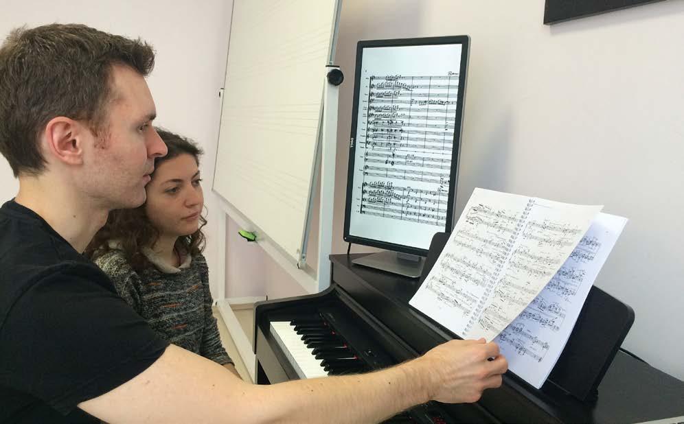 MÜZİK TEORİSİ Müziği kuramsal ve yöntemsel analizlerle araştıran Müzik Teorisi Programımız, eğitim verdiği konularda gelenekselden çağdaşa uzanan bir çizgi izliyor.