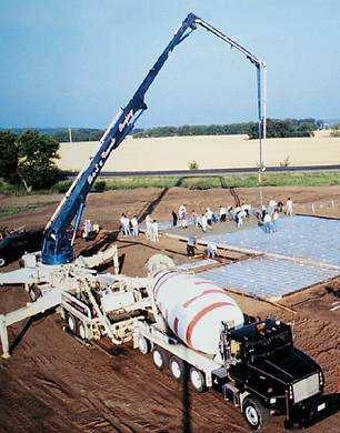 Betonun dökülmesi ve yerleştirilmesi: Beton malzemelerinin karışım oranlarının bulunması, betonun karılması ve taşınması gibi işlemler tam olarak yerine getirilmiş olsalar dahi, taze betonun