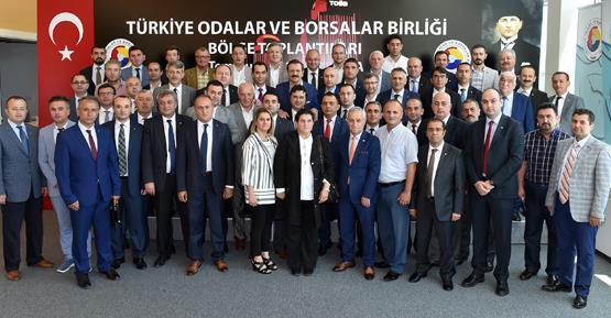 FAALİYETLER Karadeniz Bölge Toplantısı Yapıldı Türkiye Odalar ve Borsalar Birliği (TOBB) Karadeniz Bölge Toplantısı bölge oda ve borsa yöneticilerinin geniş katılımı ile TOBB da yapıldı.