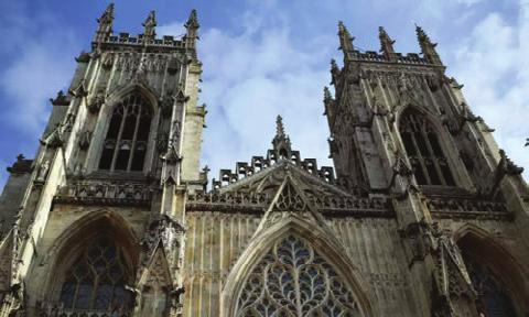ENERJİ GÜNDEMİ 7 İngiltere nin 5500 Kilisesi Yenilenebilir Enerjiye Geçiş Yapıyor İngiltere de en ünlü katedrallerin de aralarında bulunduğu 5500 kilise, iklim değişikliği ile mücadele kapsamında