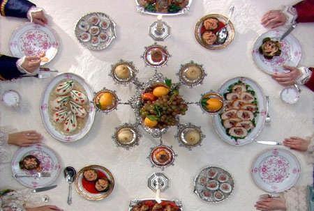 1.3.4.3. Porsiyonlanan Ana Yemeğin Misafirlere Sunulması Porsiyonlanan ana yemek iki şekilde misafirlere sunulabilir.