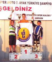 Sakarya da 13-14 Eylül 2014 tarihlerinde gerçekleştirilen Türkiye Süpermoto Şampiyonası 7. Ayak Yarışması nda, Eyüboğlu Çamlıca Ortaokulu 7.