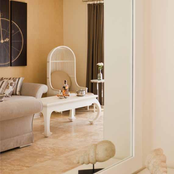 PALOMA FINESSE SIDE Direkt havuz geçişli aile odaları, büyük bir incelik, basit ve modern bir zevkle döşenmiştir.