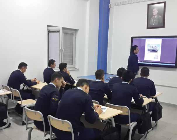 Hava Astsubay MYO Eğitim Akademik Öğretim Hava Astsubay Meslek Yüksek Okulu akademik eğitiminde; askerlik anlayışının gerektirdiği hizmet bilincinin ve mesleki değerlerin kazandırıldığı, havacılık ve