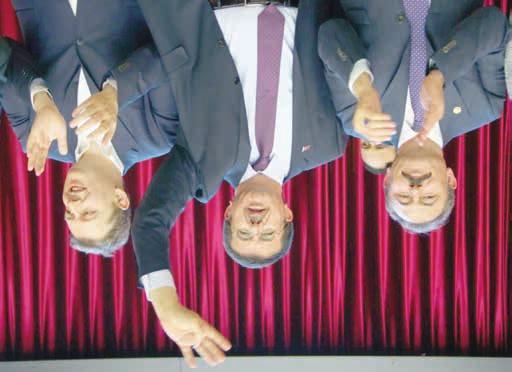 Hazret-i Mevlana ZEYBEKCi GURURUMUZDUR Türkiye Cumhuriyeti Devleti nin son Ekonomi Bakanı olarak görevini tamamlayan Nihat Zeybekci nin belediye başkanlığı, milletvekilliği ve bakanlık döneminin