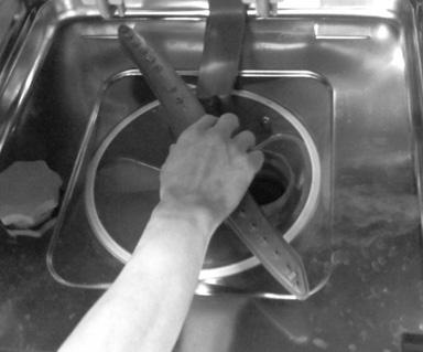 Gerekli temizlik yapıldıktan sonra Hızlı & Kuru deterjan kullanmadan haftada en az 1 kere makineyi çalıştırmanızı öneririz. Sonra bunları yerlerine yerleştiriniz.
