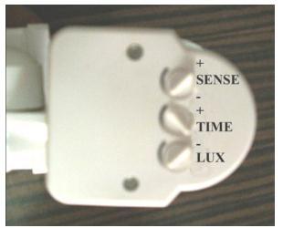 Işık sensörleri: Ortamdaki doğal aydınlık düzeyine bağlı olarak aydınlatmanın otomatik olarak açılıp