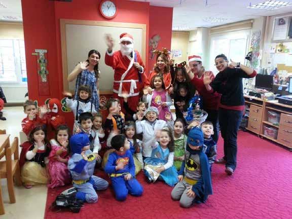 İngilizce derslerinde Noel Baba, öğrencilerimizi ziyaret ederek onlara