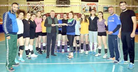 Çamlýkspor ile yarýn saat 13 de deplasmanda karþýlaþacaklar. Erkeklerdeki temsilcimiz Çorum Belediyesi Gençlikspor ise saat 14 de Atatürk Spor Salonu nda Þiran Akademi yi konuk edecek.