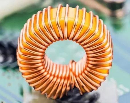 İndüktörler İndüktörler genel olarak iletken bir telin sargı biçimine getirilmesi ile elde edilir.