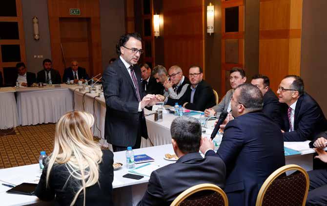 SAĞLIK MARKET ÇALIŞTAYINDA KATILIMCILARIN DEĞERLENDİRMELERİ ALINDI Kongre etkinlikleri çerçevesinde Türkay Ufuk EREN in moderatörlüğünde yapılan Sağlık Market Çalıştayında başta Sağlık Bakanlığı