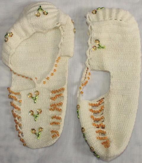 Çorap ve patik örmede beş şiş kullanımı (Bahar, 2013: 162) Gerede de çorap ve patik örmeye genellikle burundan ilmek atma ile başlanır, biçimlendirmede ilmek arttırma, eksiltme, kapatma, olarak