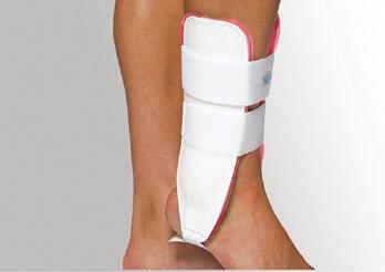 dokulara neopren sayesinde sürekli ısı Parmak ve topuk bölgelerinin açık olması tam hareket özgürlüğü sağlar Çapraz bandaj kompresyon sağlayarak ağrıyı azaltır Her model ayakkabı ile kullanılabilir