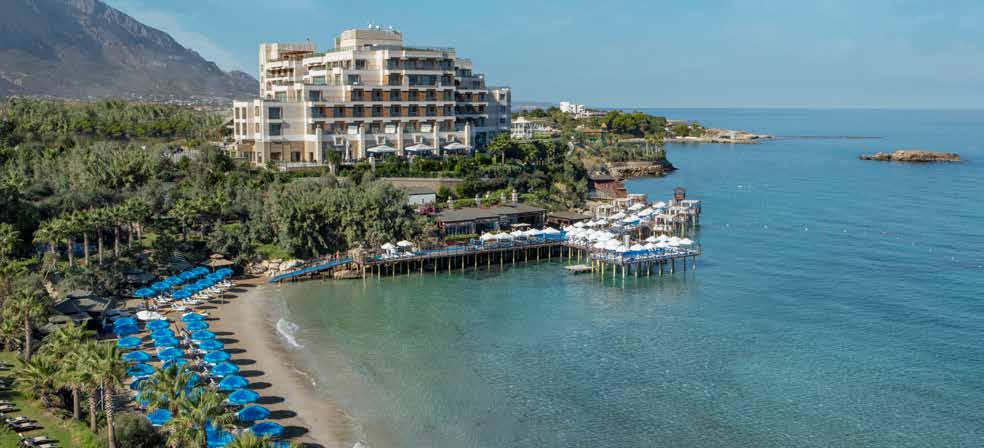 MERİT ROYAL HOTEL & CASINO Doğu Akdeniz in berrak sularına uzanan Kuzey Kıbrıs Türk Cumhuriyeti nin, en güzel noktalarından biri olan Zephyros koyunda yer alan Merit Royal Hotel Casino & Spa, Girne