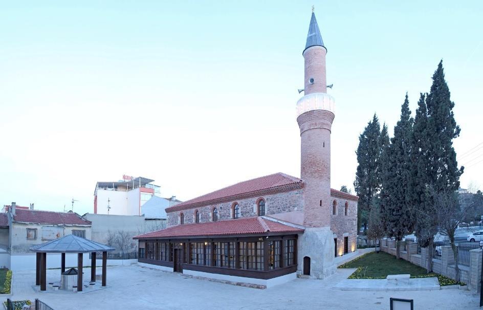 18 5.3.Fatih Camii Fatih devri mimarı eseri olduğu bilinmesine karşılık, yapılış tarihine ait kesin bilgiler yoktur.