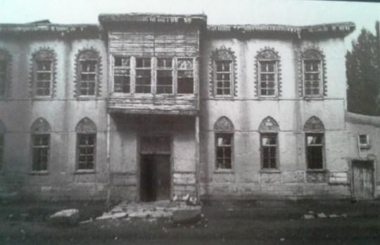 Balkonlu bir geleneksel Van evi örneği (Akköprü mahallesi, Oğuzlar sokak) ġekil 22. Mustafa Dilaver evi (Ümit Kayaçelebi Arşivinden) ġekil 20.