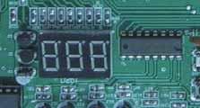 PCB Üzerinde LED Gösterge -X -C Baskılı devre kartı (PCB) üzerinde bulunan LED gösterge sistemin çalışma durumunu ve hata kodlarını gösterir.