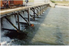 Beton Onarımı Hollanda'da 1988 ve 1989'dan beri aşınma - erozyonlu kilit ve savaklarda UHPC ile çeşitli onarımlar yapılmaktadır.