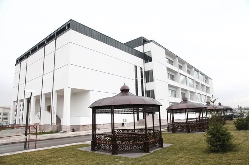 248 m² kapalı alana sahip olan Ankara Yıldırım Beyazıt Üniversitesi Merkez Araştırma Laboratuvarı 1 bodrum, 1 zemin ve 1 normal kattan oluşmaktadır.