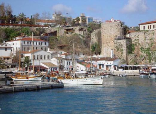 Antalya limanı, 18. Yüzyılda Ġzmir Limanı nın ön plana çıkmasıyla gerilemeye baģlamıģ; 1945 yılına kadar az da olsa ticari iģlevini sürdürmüģtür.