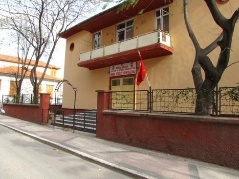 caddesinin kimliğini yansıtmayan bina ve sokak yapılarına örnek