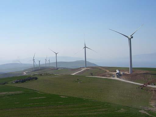 Rüzgar enerjisi diğer yenilenebilir enerji kaynaklarıyla ortak özelliklere sahip, büyük potansiyeline karşın dağınık karakteristikli bir enerji kaynağıdır.
