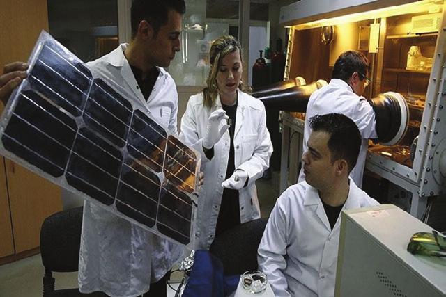ENERJİ GÜNDEMİ 5 Ege Üniversitesi Yerli ve Organik Güneş Paneli Üretti Ege Üniversitesi'nde yerli imkânlarla organik güneş paneli üretildi.