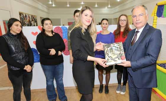 Genç öğretmenlere mesleklerinde başarılar dileyen Başkan Bakıcı daha sonra Selçuk Belediyesi Kreş ve Gündüz Bakımevi ve Selçuk Belediyesi Sanatevi ni ziyaret etti.