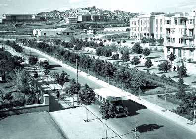 Erken Cumhuriyet yıllarında kentin ana merkezi Ulus meydanıdır. Bu dönemde Ulus, başkentin bürokratik ve politik merkezidir.