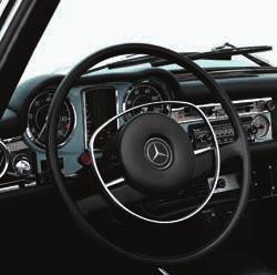 1963 yılında 2200 cc.`lik Daimler Benz M 127 II motoruyla tanıtılan 230 SL`nin bir sonraki modeli 250 SL de 2496 cc. ve serinin bu son modeli 280 SL`de de 2778 cc.`lik M130 motoru kullanıldı.