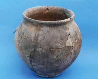 that this ware type was widely used and de- Devetüyü-Krem Astarlı Mallar veloped from the 8th century BC on.