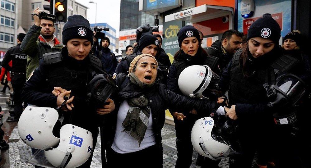 İstanbul 23. Ağır Ceza Mahkemesi heyeti tutuklu sanıkların tahliyesine karar vererek eksikliklerin giderilmesi amacıyla duruşmayı erteledi.