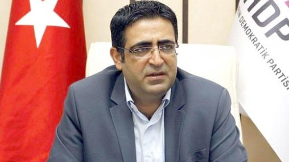 çarptırılmaları talep ediliyor. HDP li Baluken'in cezası onandı Gaziantep Bölge Adliye Mahkemesi, HDP Diyarbakır Milletvekili İdris Baluken'e yerel mahkemenin verdiği 16 yıl 8 ay hapis cezasını onadı.
